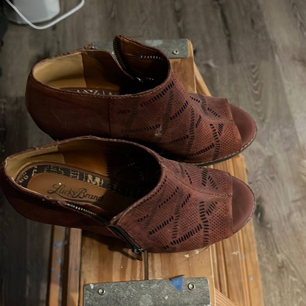 Lucky Brand wedge